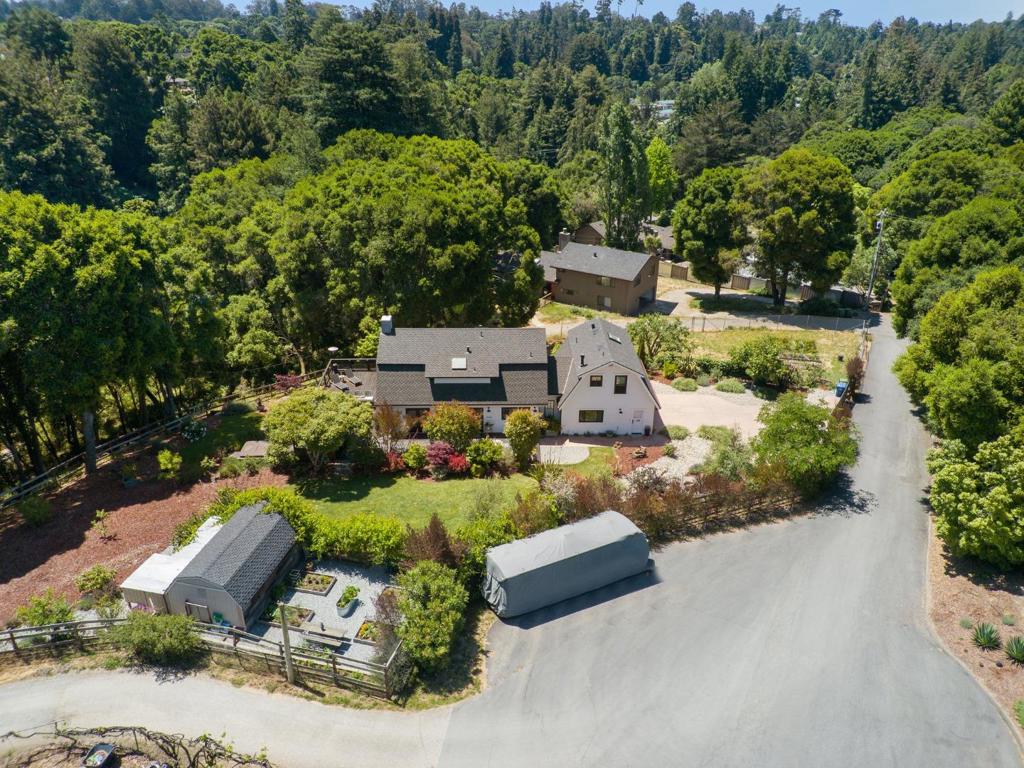 995 Old Farm Lane