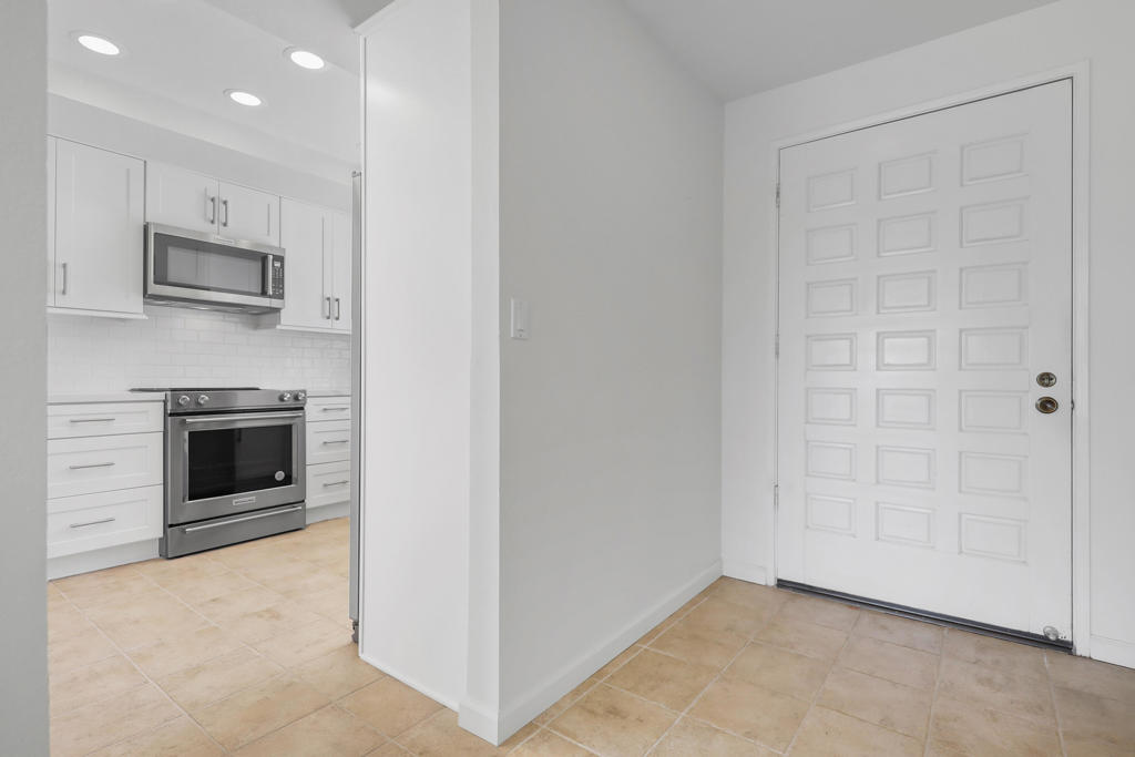 412 S Sierra Madre