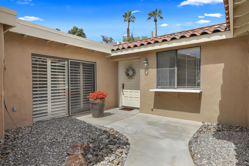 412 S Sierra Madre