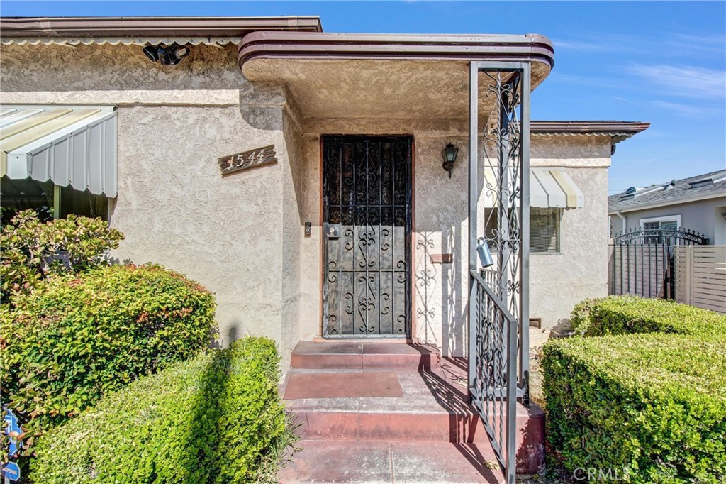 1544 S Burnside