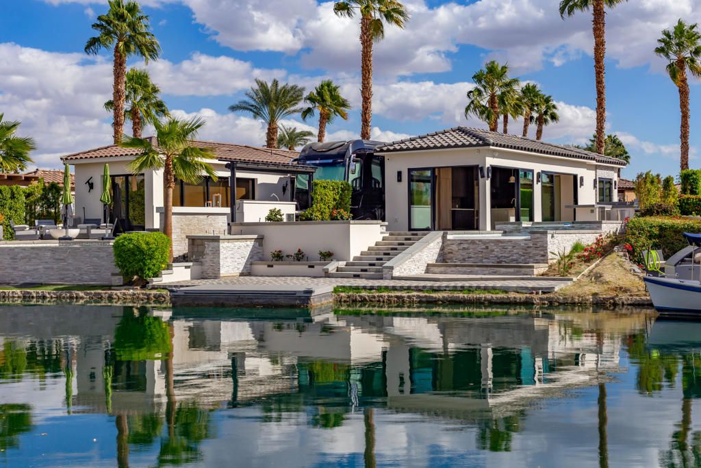 listing image 130723656530239798132