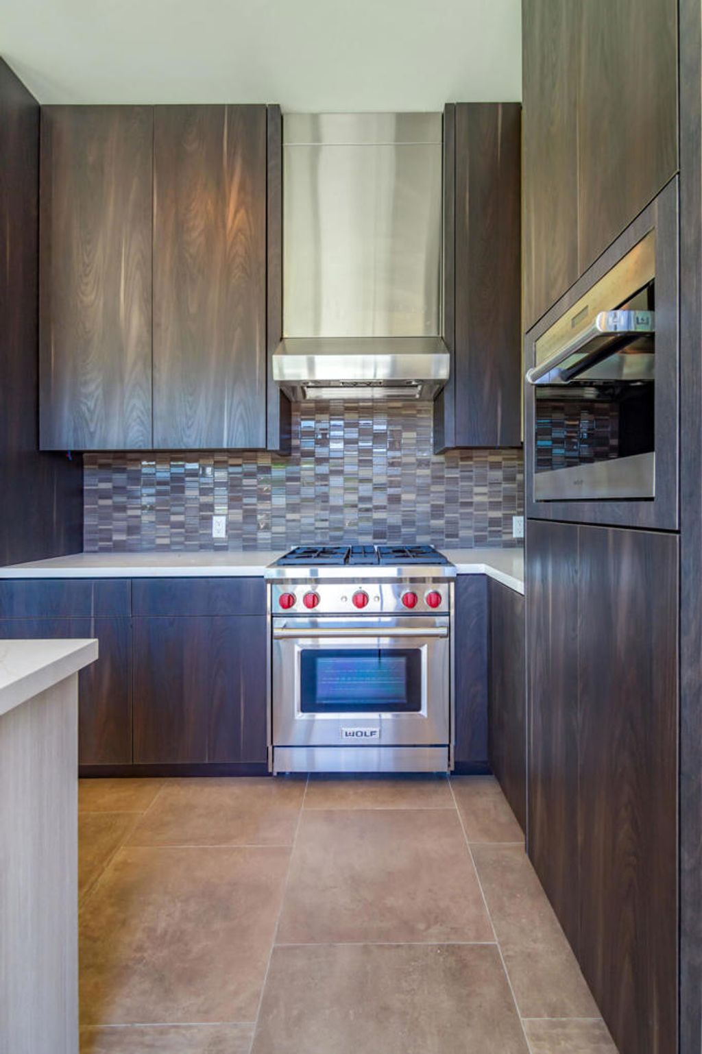 listing image 130727576190341507411