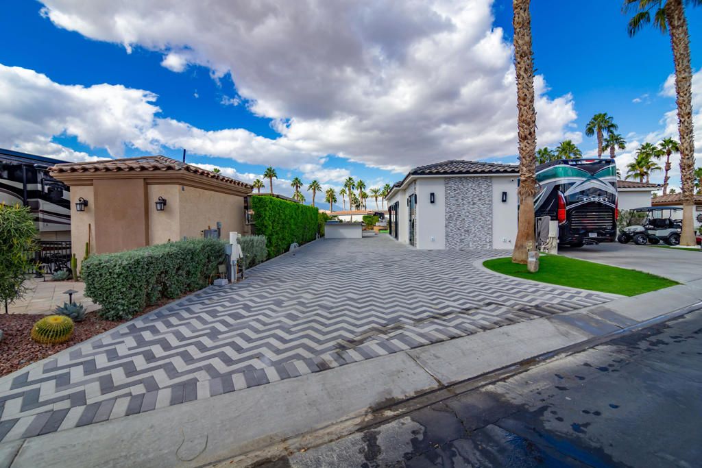 listing image 130725729080873958001