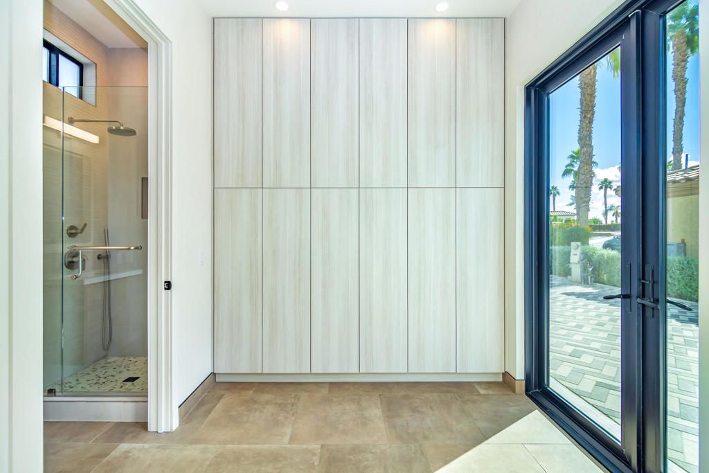 listing image 130720365991501075362