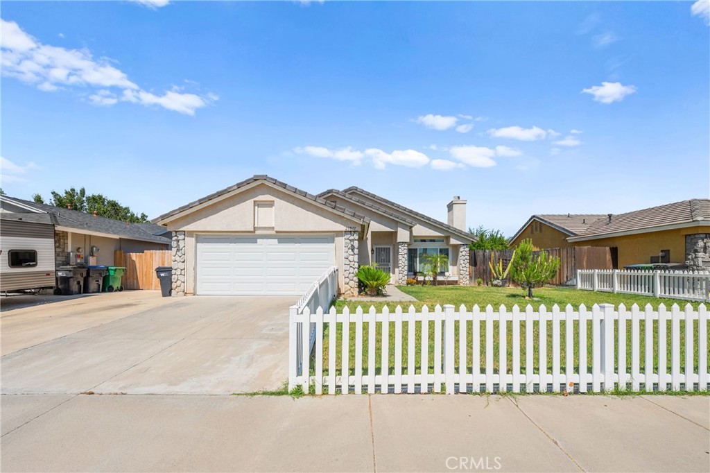 HUGE backyard and front yard! Also Fully remodeled new floors counters and refinished cabinets! Bathrooms have a special flair with brass hardware and shiplap backsplash!APPLY HERE https://apply.link/gqUmgZ4