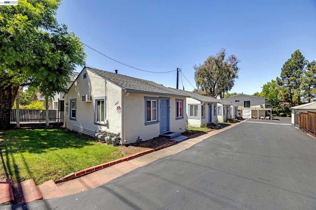 4067 Vineyard Ave