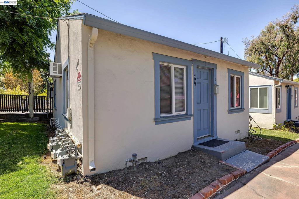 4067 Vineyard Ave