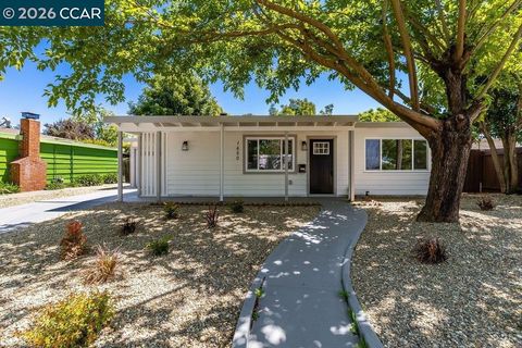 Photo of 1650 Moraga Dr DR, Santa Rosa, CA 95404 (MLS # 41136175)