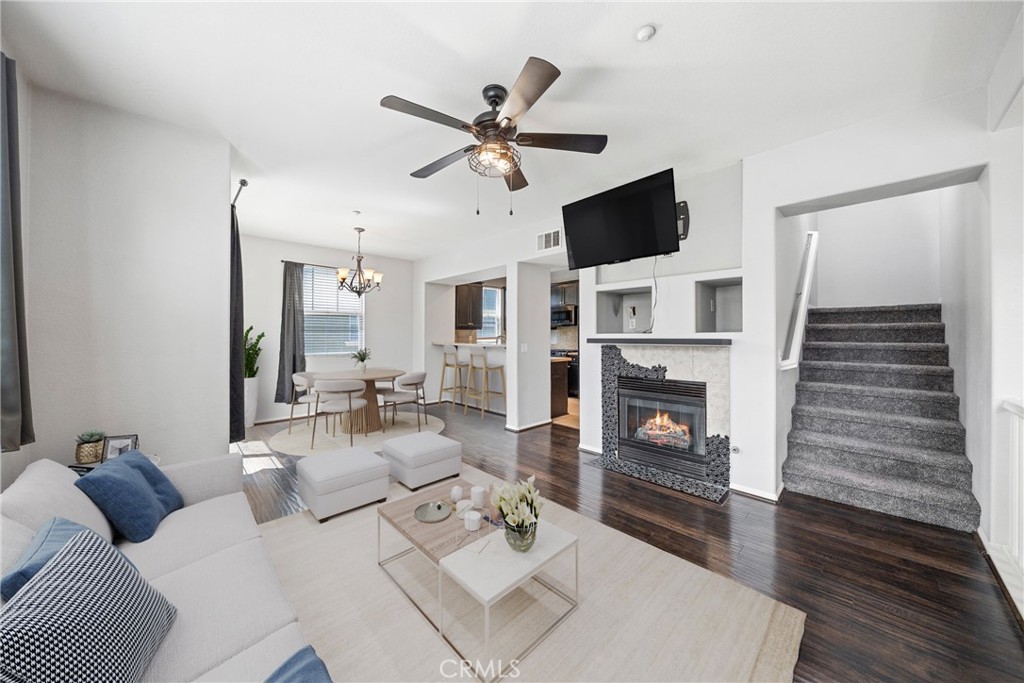 1812 Olive Green Street 1