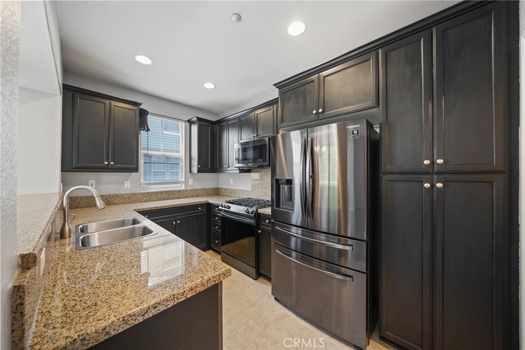 1812 Olive Green Street 1