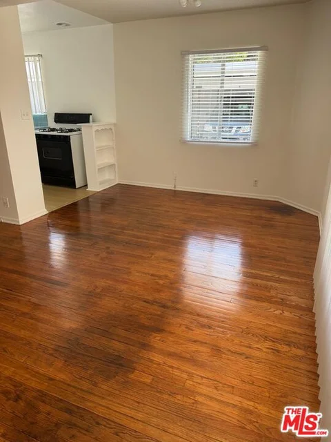 MLS: 26995615