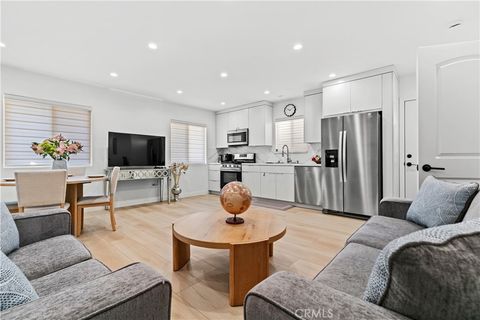 Photo of 6712 Ventura Canyon Avenue, Van Nuys, CA 91401 (MLS # SR26074499)