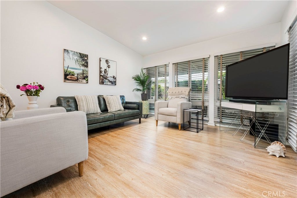 1800 Sunningdale 18B