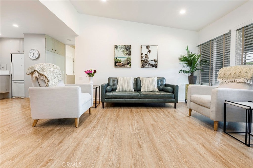 1800 Sunningdale 18B