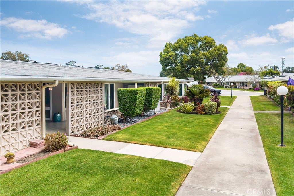 1800 Sunningdale 18B
