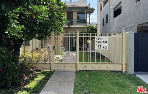 Photo of 122 N Orlando Avenue #122, Los Angeles, CA 90048 (MLS # 26827499)