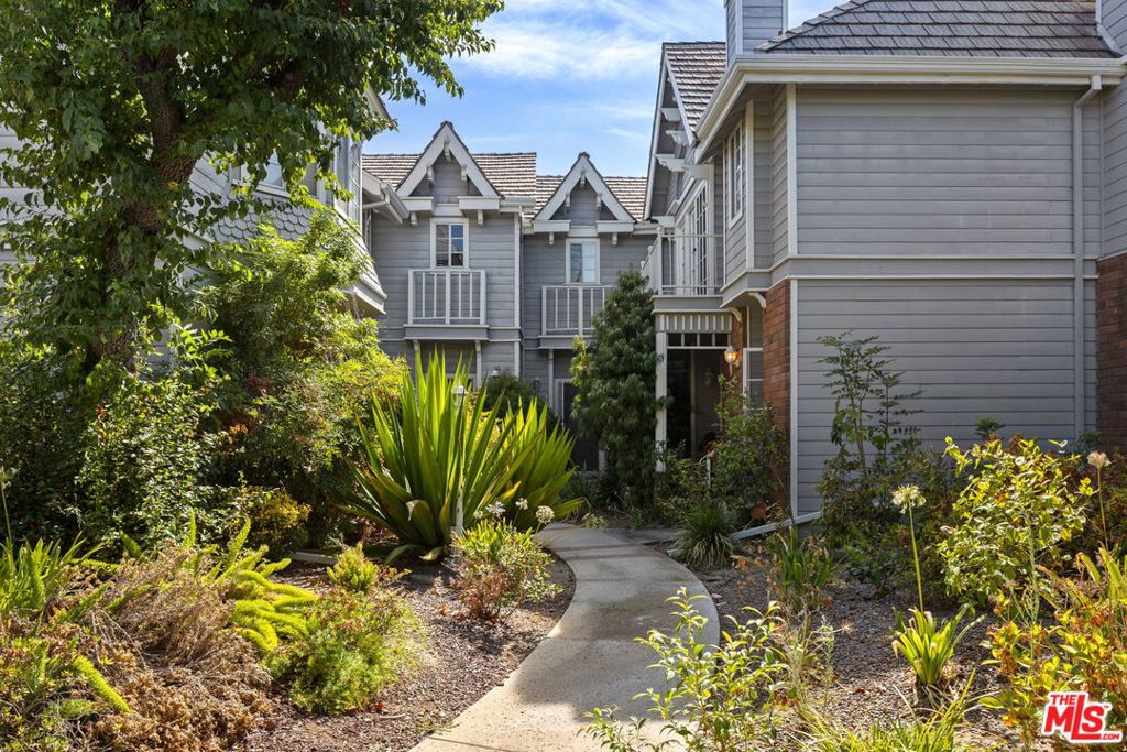 18135 Burbank Boulevard 6