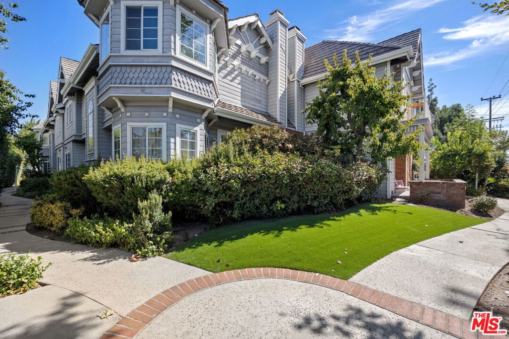 18135 Burbank Boulevard 6