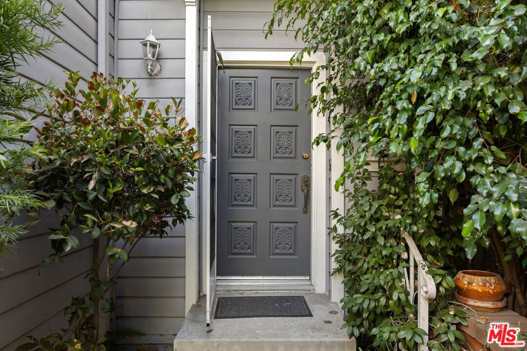 18135 Burbank Boulevard 6