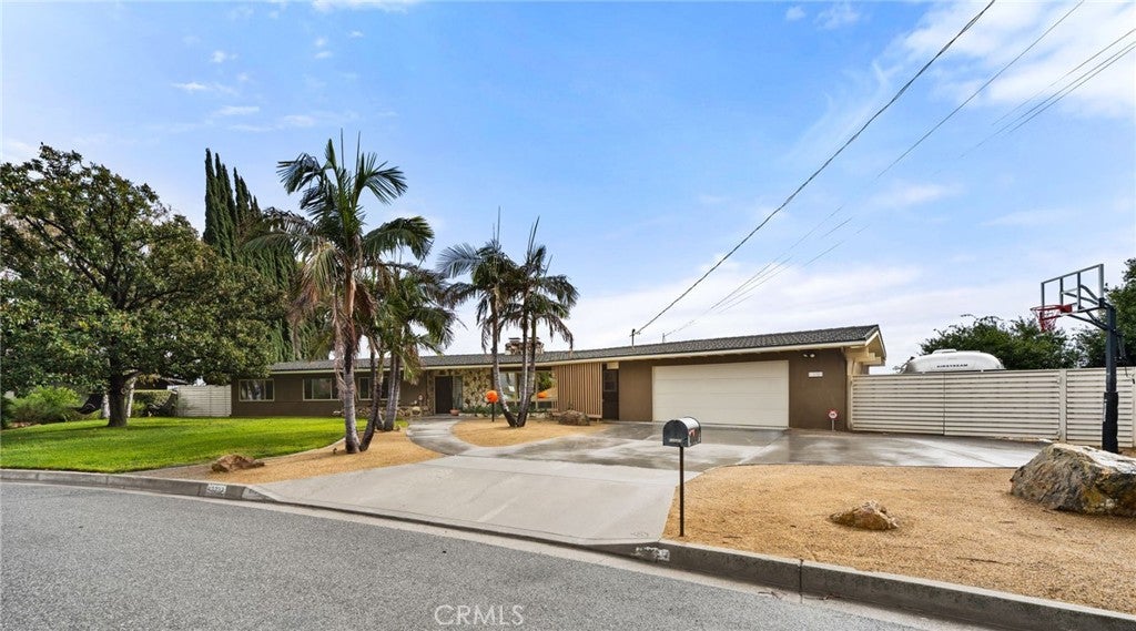 13027 Burns Lane