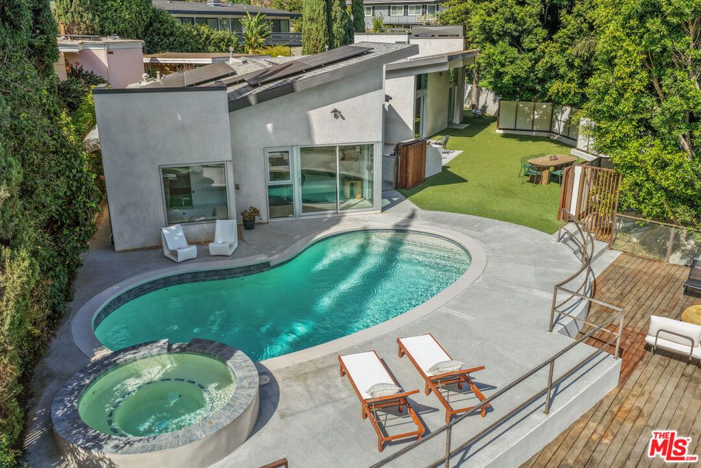 Photo of 2257 Chelan Drive, Los Angeles, CA 90068 (MLS # 25595567)