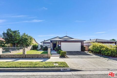 Photo of 13116 Tonopah Street, Arleta, CA 91331 (MLS # 26649083)