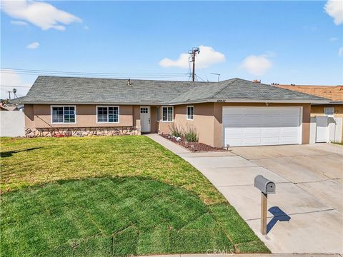 Photo of 12671 Hollyglen Cir, Riverside, CA 92503 (MLS # MB26042479)