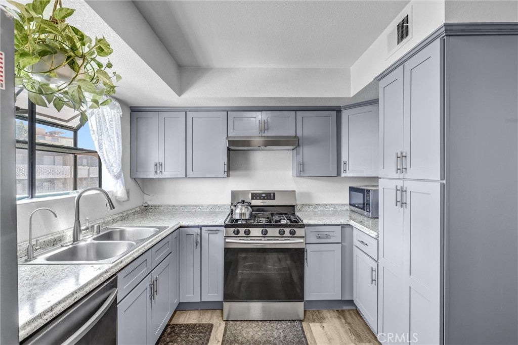 15404 Jackson Street 9