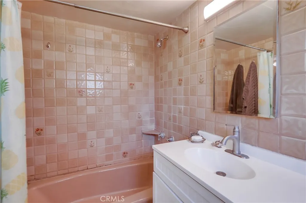 Sylmar, California 91342, United States, 2 Bedrooms Bedrooms, ,1 BathroomBathrooms,Residential,Active,189742