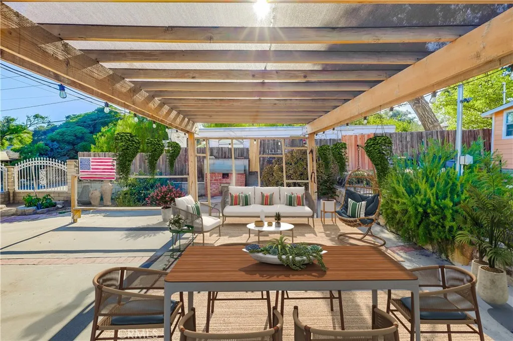 Sylmar, California 91342, United States, 2 Bedrooms Bedrooms, ,1 BathroomBathrooms,Residential,Active,189742