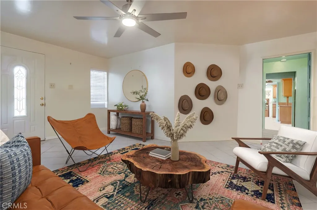 Sylmar, California 91342, United States, 2 Bedrooms Bedrooms, ,1 BathroomBathrooms,Residential,Active,189742