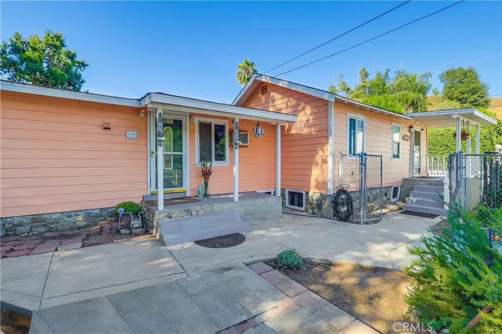 Sylmar, California 91342, United States, 2 Bedrooms Bedrooms, ,1 BathroomBathrooms,Residential,Active,189742