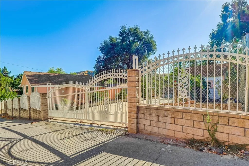 Sylmar, California 91342, United States, 2 Bedrooms Bedrooms, ,1 BathroomBathrooms,Residential,Active,189742