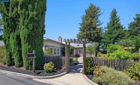 Photo of 42 Mayo Ln Ln, Walnut Creek, CA 94597 (MLS # 41143507)