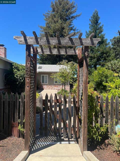 Photo of 42 Mayo Ln Ln, Walnut Creek, CA 94597 (MLS # 41143507)