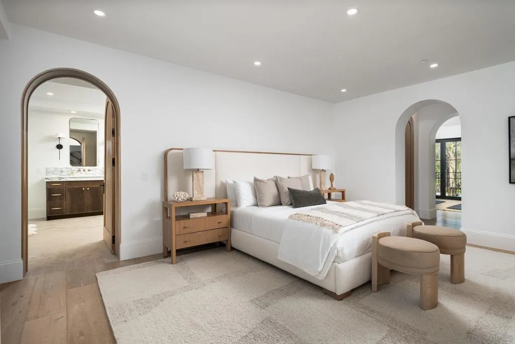 Rancho Santa Fe, California 92067, United States, 5 Bedrooms Bedrooms, ,9 BathroomsBathrooms,Residential,Active,242328