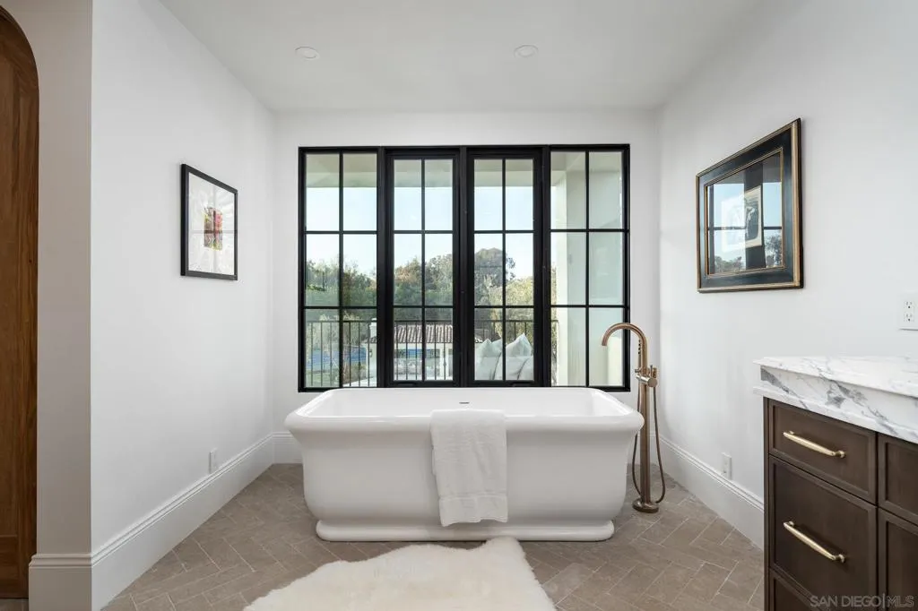 Rancho Santa Fe, California 92067, United States, 5 Bedrooms Bedrooms, ,9 BathroomsBathrooms,Residential,Active,242328