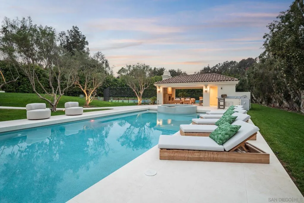 Rancho Santa Fe, California 92067, United States, 5 Bedrooms Bedrooms, ,9 BathroomsBathrooms,Residential,Active,242328