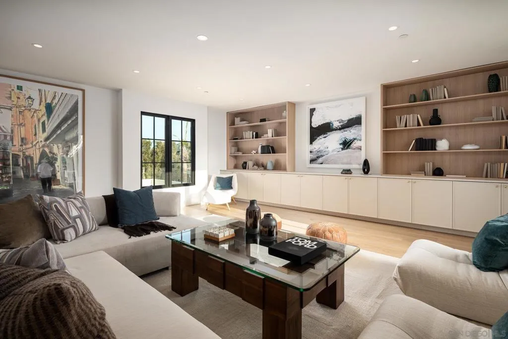 Rancho Santa Fe, California 92067, United States, 5 Bedrooms Bedrooms, ,9 BathroomsBathrooms,Residential,Active,242328