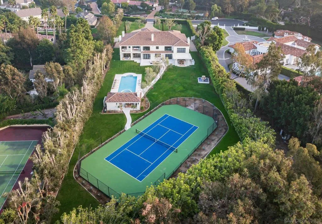 Rancho Santa Fe, California 92067, United States, 5 Bedrooms Bedrooms, ,9 BathroomsBathrooms,Residential,Active,242328