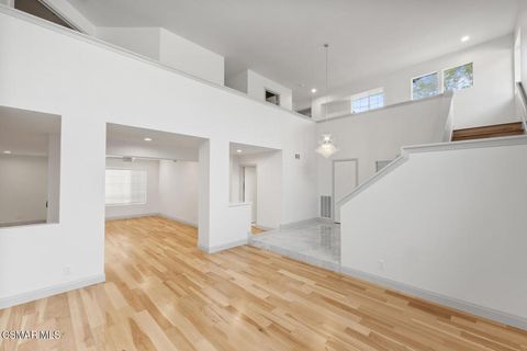 5394 Evanwood Avenue Oak Park CA 91377