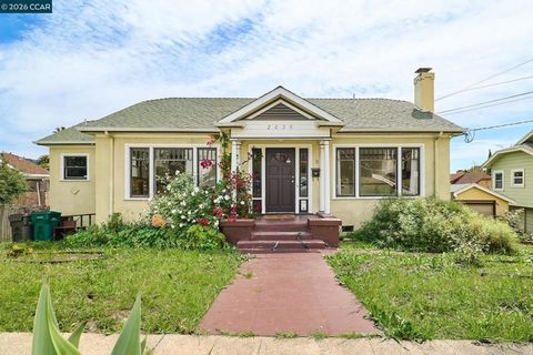 Photo of 2636 Cole St St, Oakland, CA 94601 (MLS # 41131661)