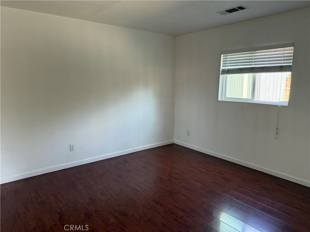 listing image 130726820414673695179