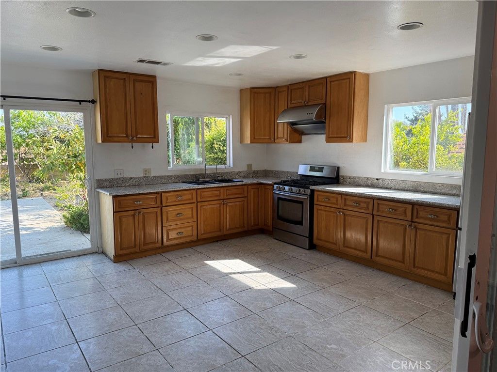 listing image 130729878605186476807