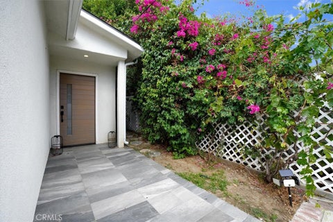 Photo of 14021 Hartsook Street, Sherman Oaks, CA 91423 (MLS # SR26210219)