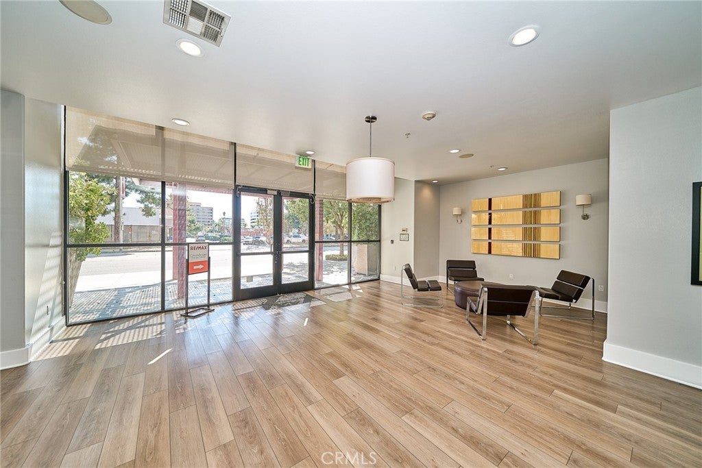 931 E Walnut 607