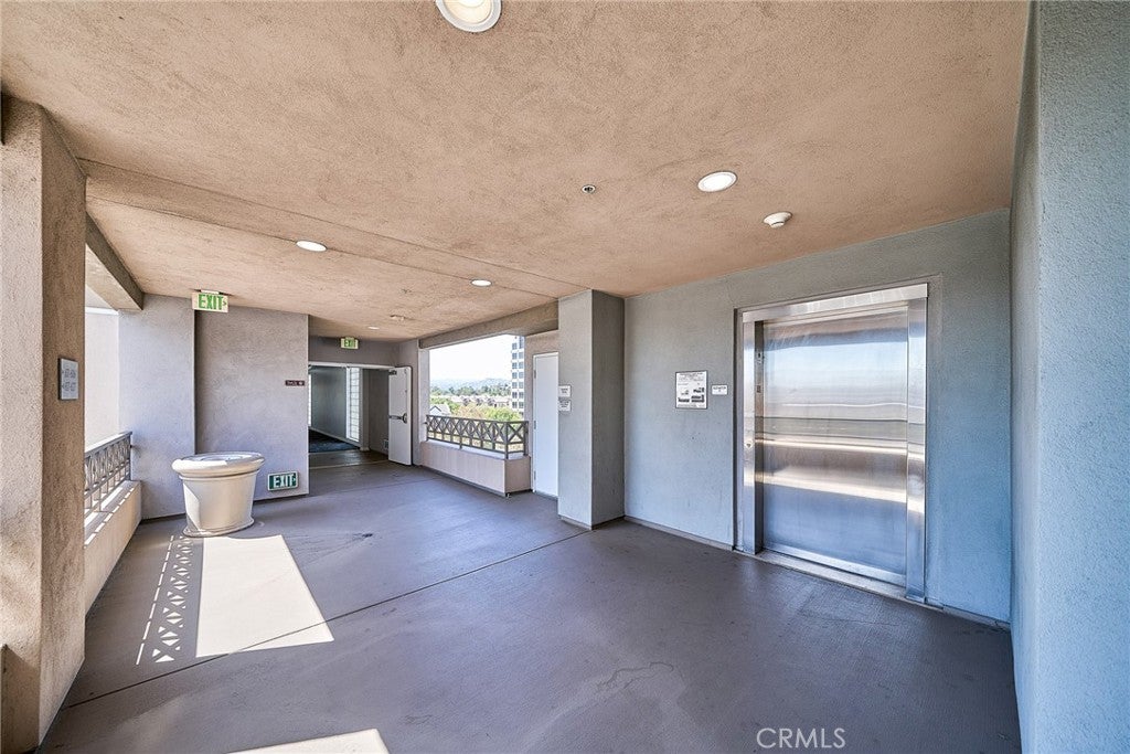931 E Walnut 607