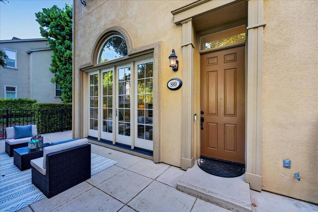889 Georgetown Place
