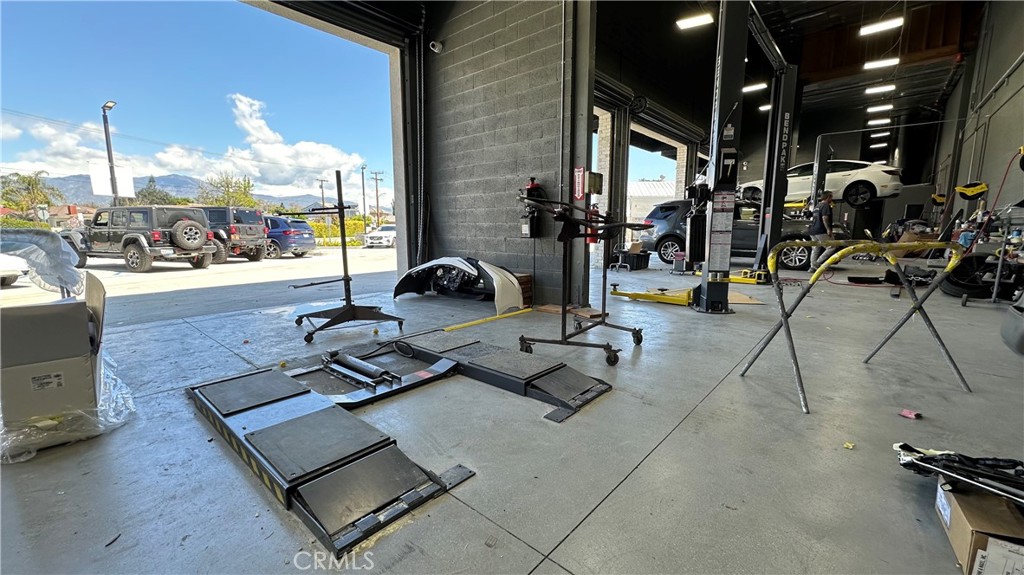 9350 Lower Azusa Road