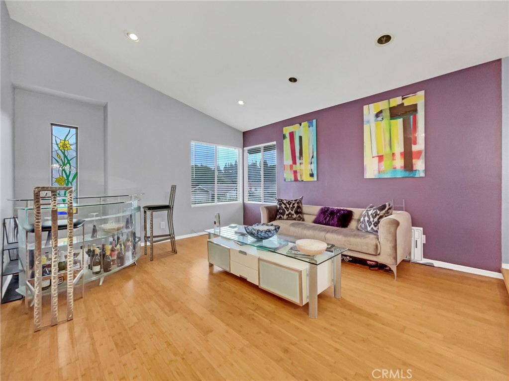 51 Rolling Hills Dr